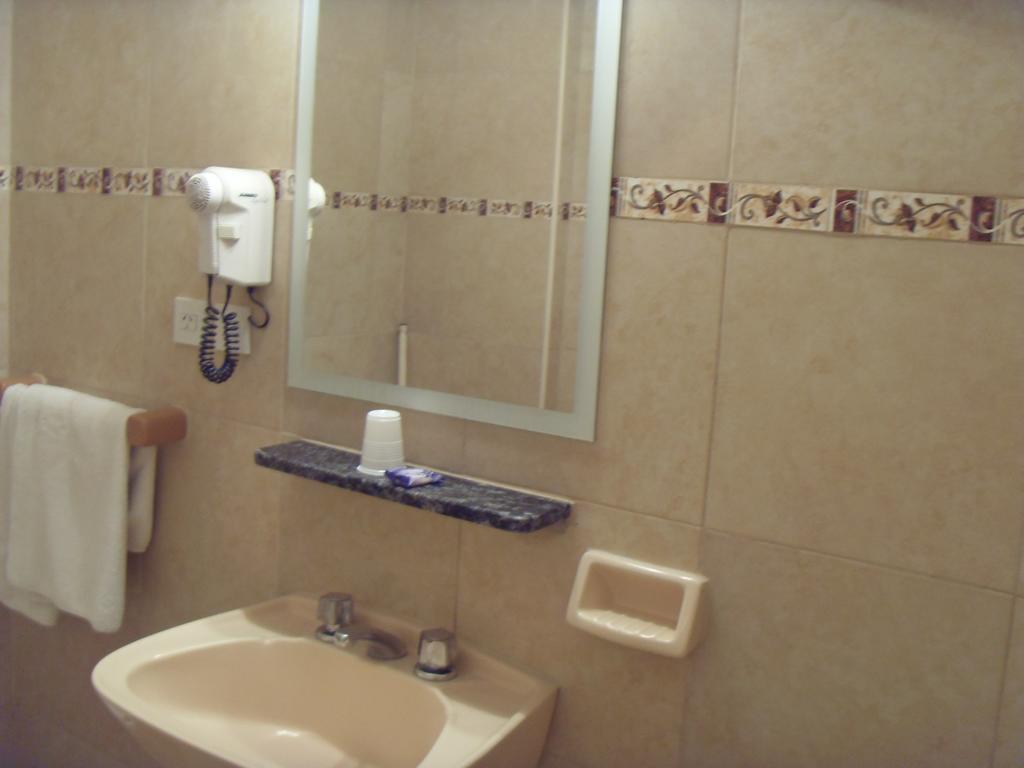 Hotel Embajador Ροσάριο Δωμάτιο φωτογραφία